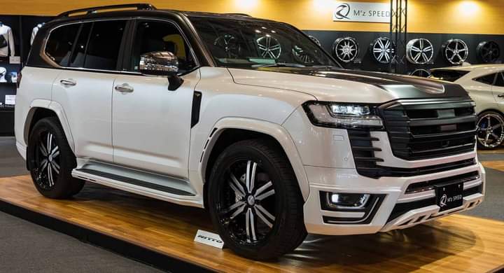 Un Toyota Land Cruiser 300 2022 très spécial avec une Preparation sport Signée Liberty Walk Un Toyota Land Cruiser 300 2022 très spécial avec une Preparation sport Signée Liberty Walk, Africars24
