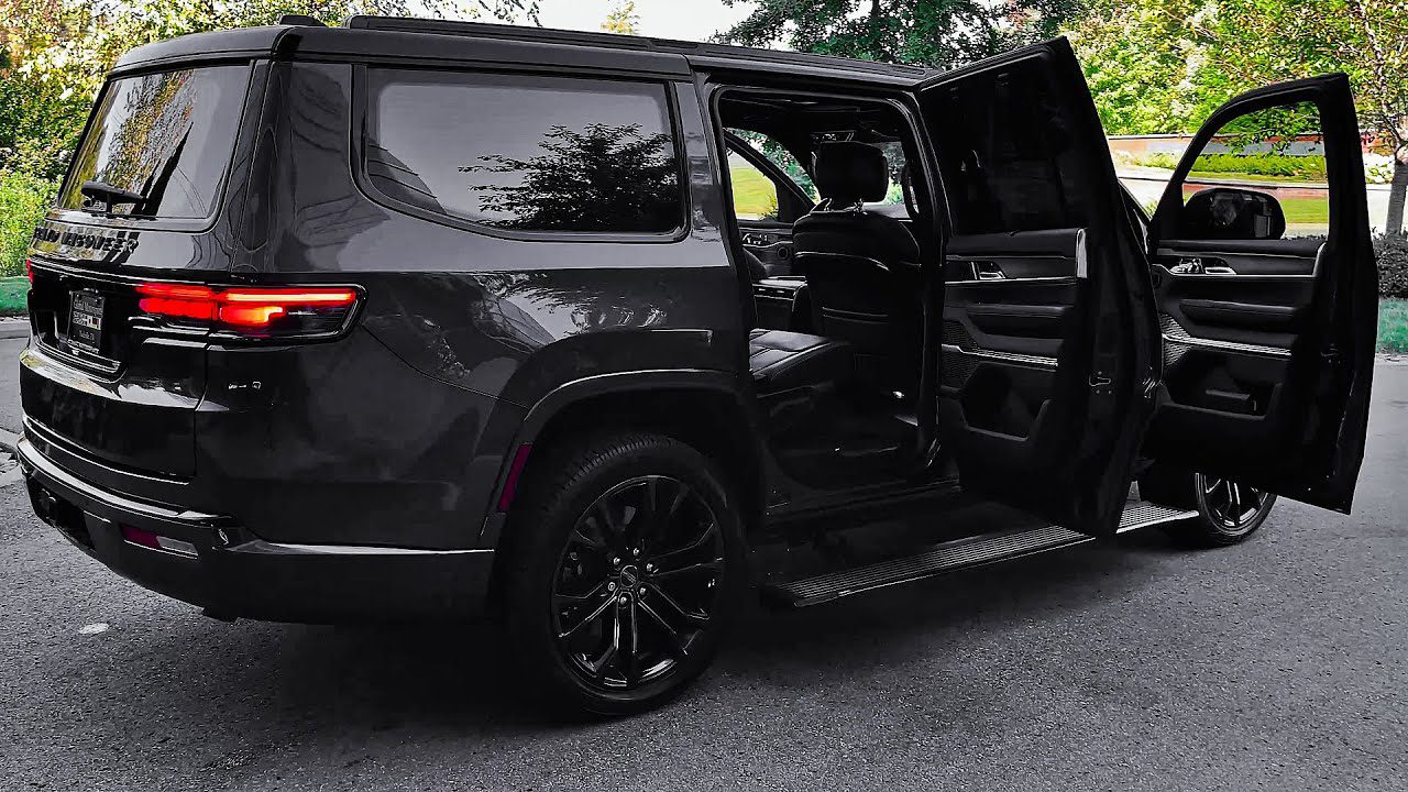 Jeep Grand Wagoneer 2023 : le grand et luxueux SUV américain dans un magnifique configuration « full black » Jeep Grand Wagoneer 2023 : le grand et luxueux SUV américain dans un magnifique configuration « full black », Africars24