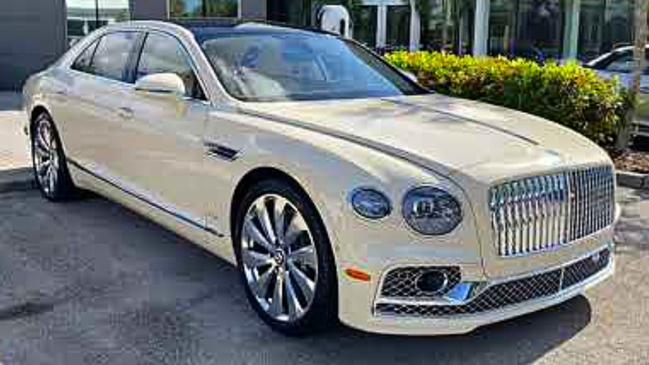 VIDÉO : Magnifique Bentley Flying Spur 2022 blanc diamanté, Africars24