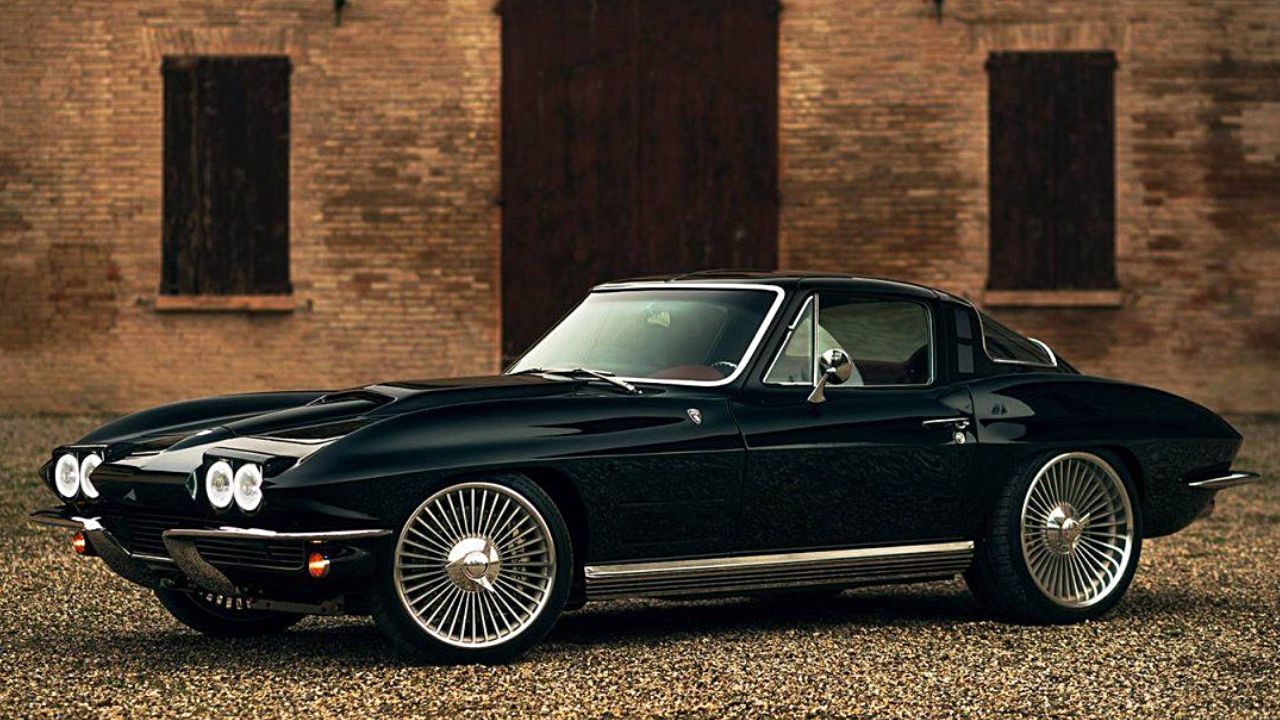 Corvette C2 Restomod 2022 : un talentueux tuner italien redonne une seconde jeunesse à la Sting Ray, Africars24