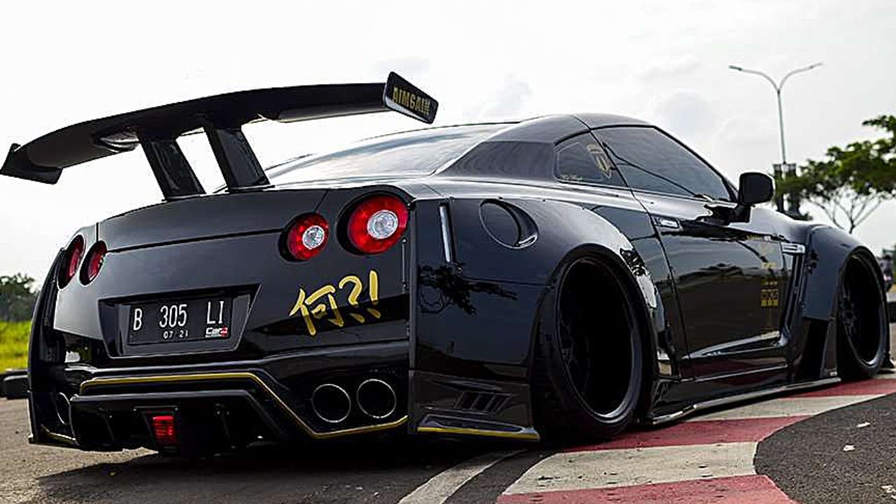 DIVERS : magnifique compilation des meilleurs sons de moteur NISSAN GTR Godzilla en 2022 !!, Africars24