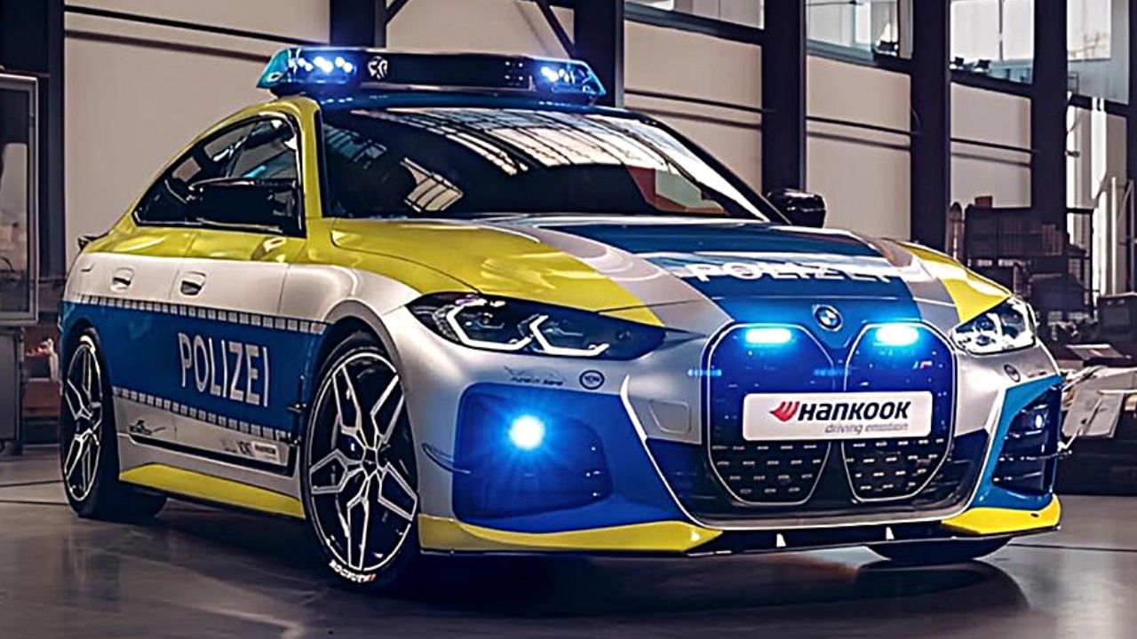 La voiture de police BMW i4 2023 modifiée par AC Schnitzer est un spectacle époustouflant et impressionnant !, Africars24