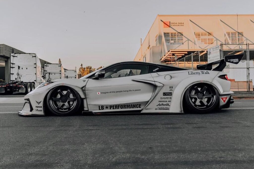 Liberty Walk présente un kit à carrosserie ultra large de 20 000 euros pour la Corvette C8, Africars24