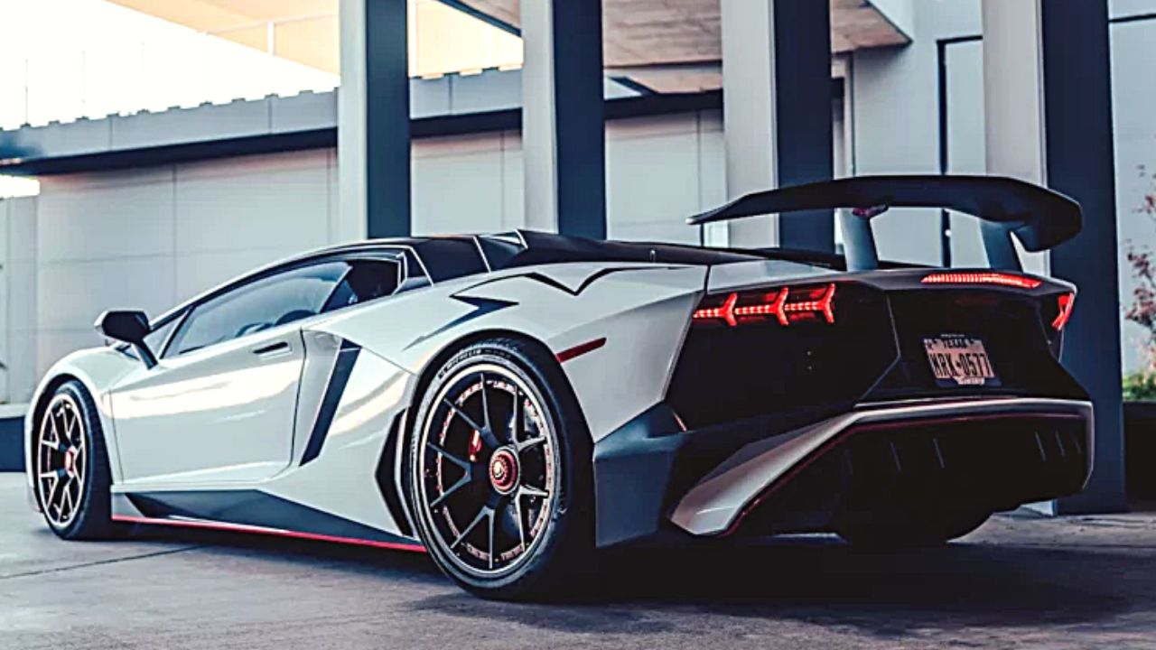 Cette magnifique Lamborghini Aventador SV voit son puissant V12 propulsé à plus de 1250 ch, Africars24