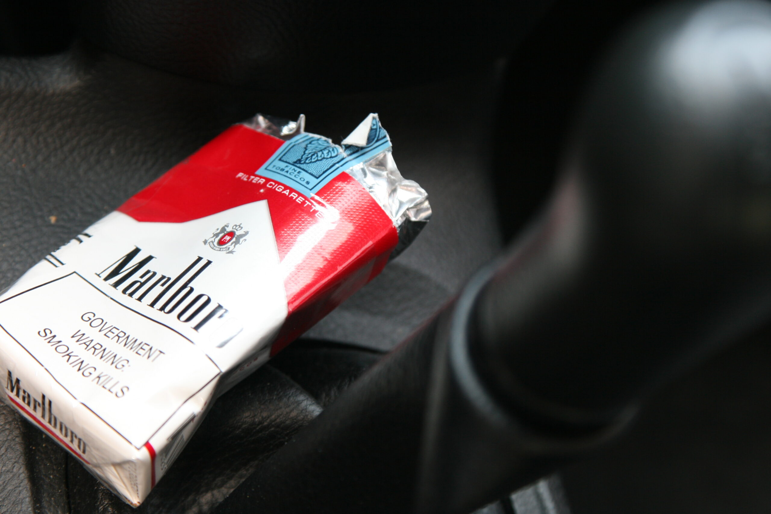4 manières de se débarrasser des odeurs de tabac dans une voiture 4 manières de se débarrasser des odeurs de tabac dans une voiture, Africars24