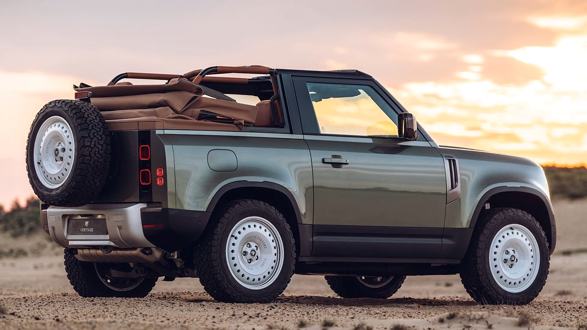 Land Rover Defender Cabriolet 2023 : le tout-terrain ultime dévoilé par Heritage Customs, Africars24