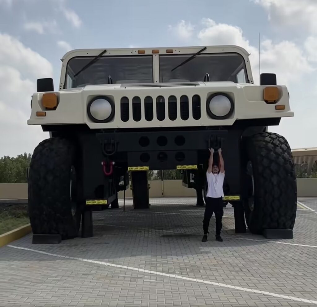 Hummer géant H1 X3 de 6,6 mètres de haut : le SUV de tous les superlatifs, Africars24