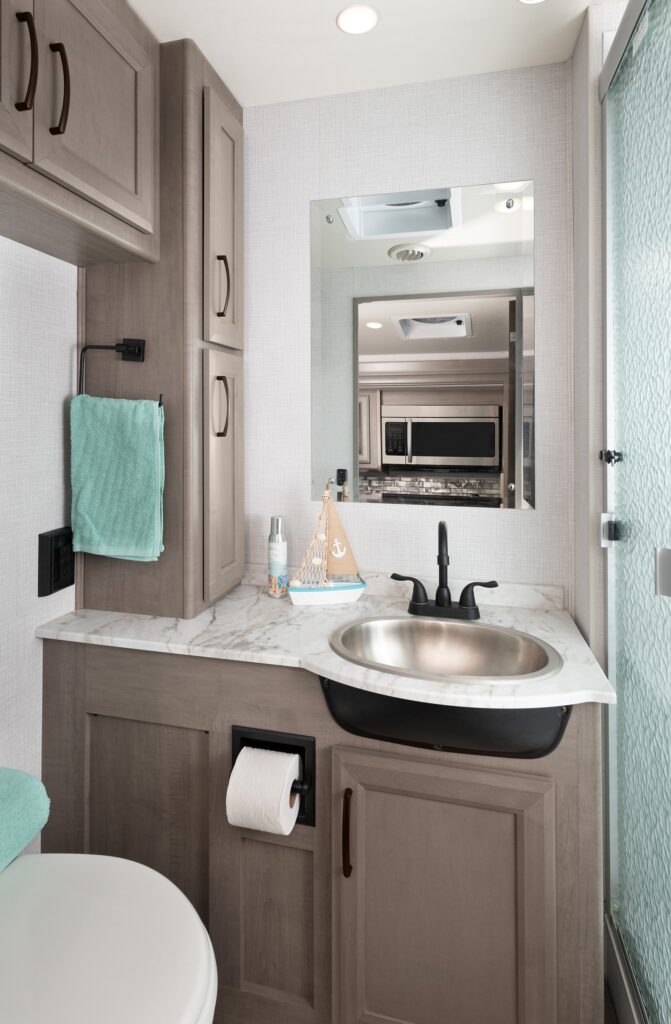 Découvrez l’incroyable camping-car Fortis 2024 par Fleetwood RV, Africars24